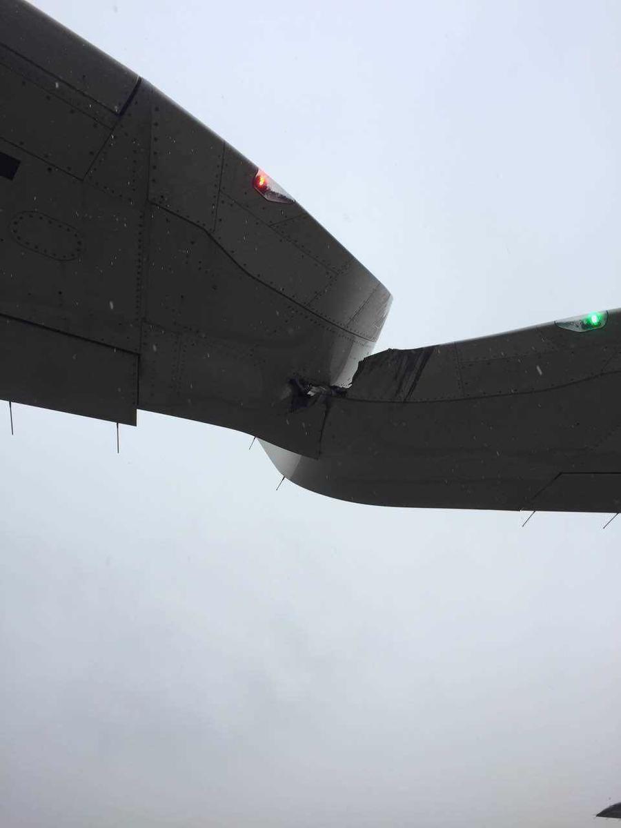 两架飞机在韩国机场相撞